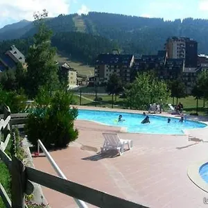 Un Isard Au Pied Des Pistes Ax-les-Thermes